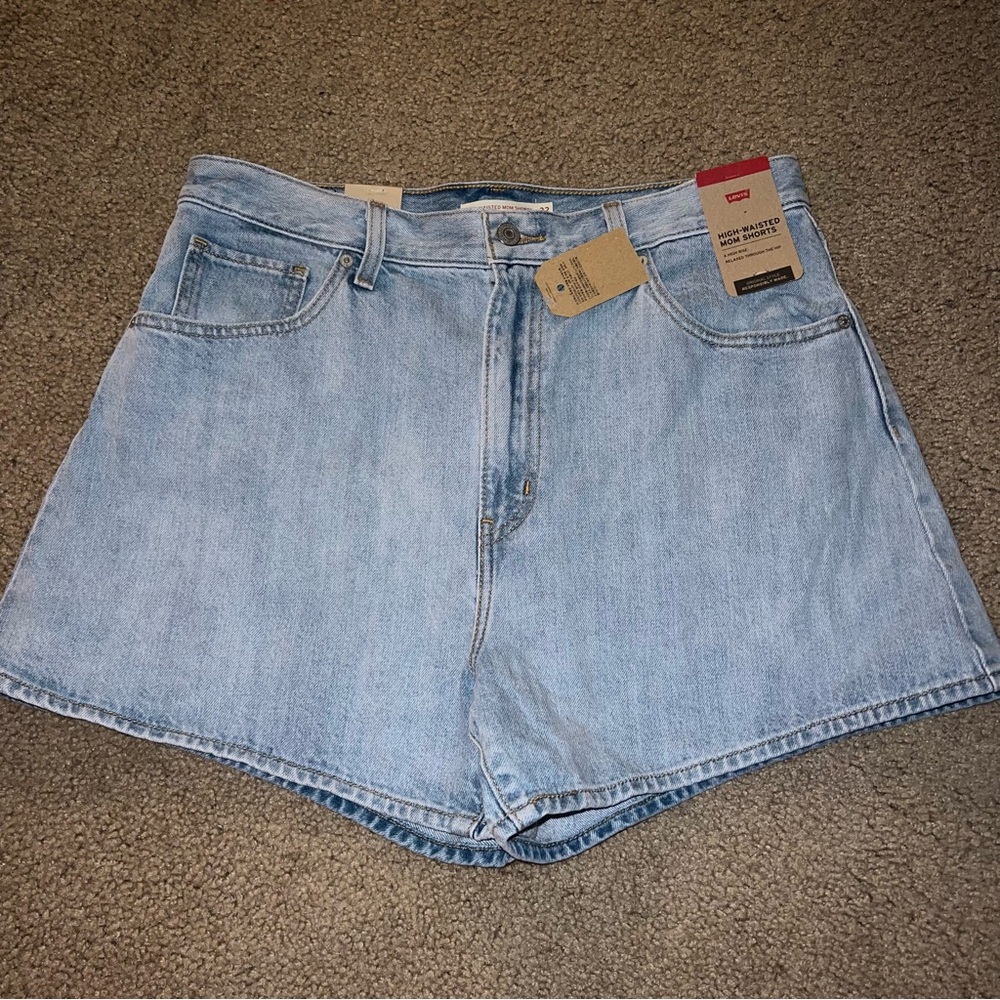 NWT Levi’s High-Waisted Mom Shorts | Size 32 |